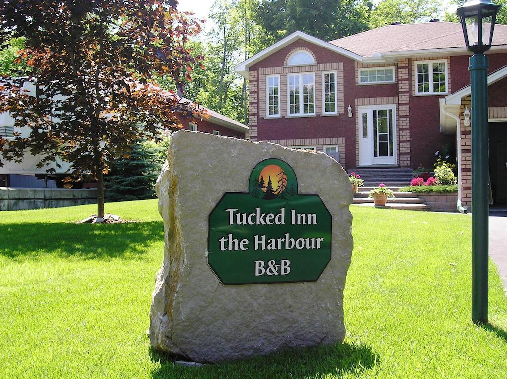 Tucked Inn The Harbour B&B Victoria Harbour Esterno foto