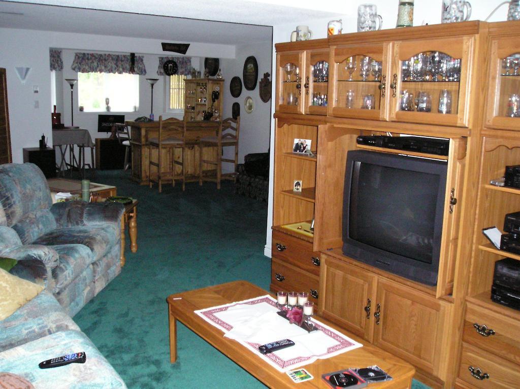 Tucked Inn The Harbour B&B Victoria Harbour Esterno foto