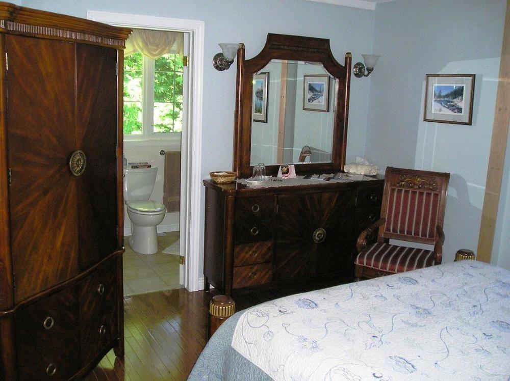 Tucked Inn The Harbour B&B Victoria Harbour Esterno foto