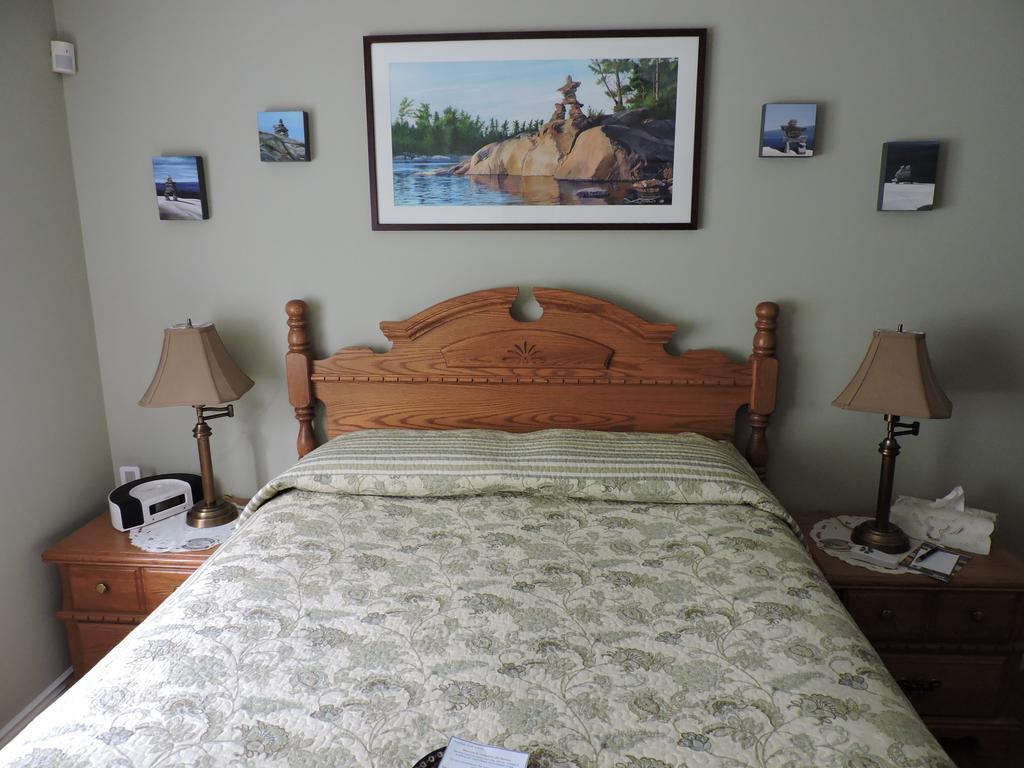 Tucked Inn The Harbour B&B Victoria Harbour Esterno foto