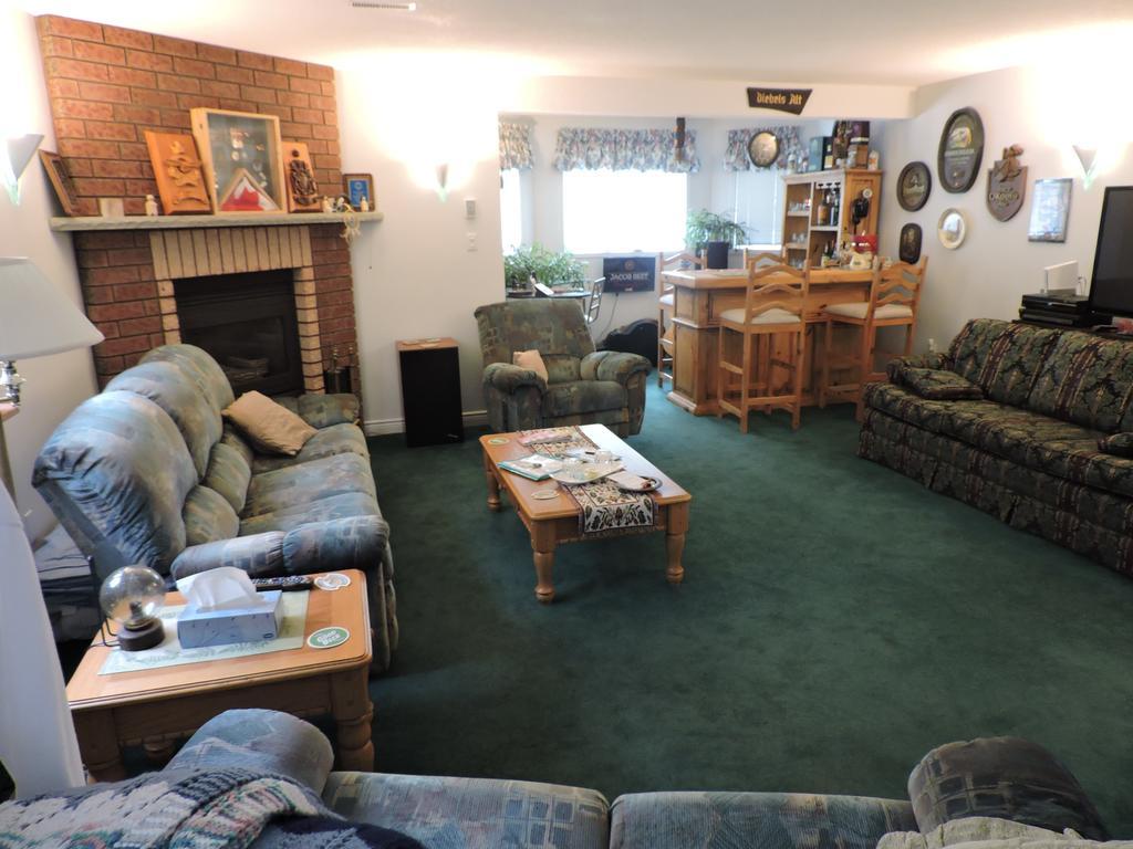 Tucked Inn The Harbour B&B Victoria Harbour Esterno foto