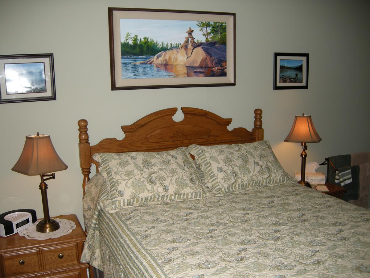 Tucked Inn The Harbour B&B Victoria Harbour Esterno foto