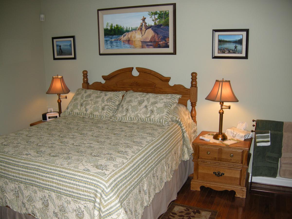 Tucked Inn The Harbour B&B Victoria Harbour Esterno foto