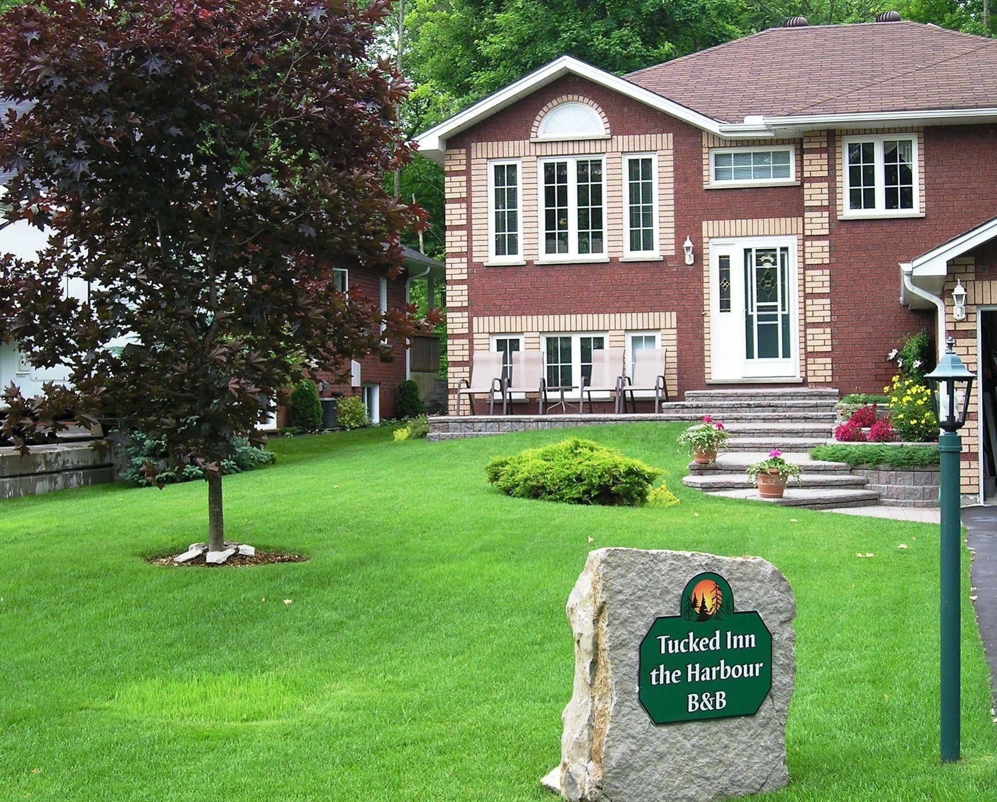 Tucked Inn The Harbour B&B Victoria Harbour Esterno foto