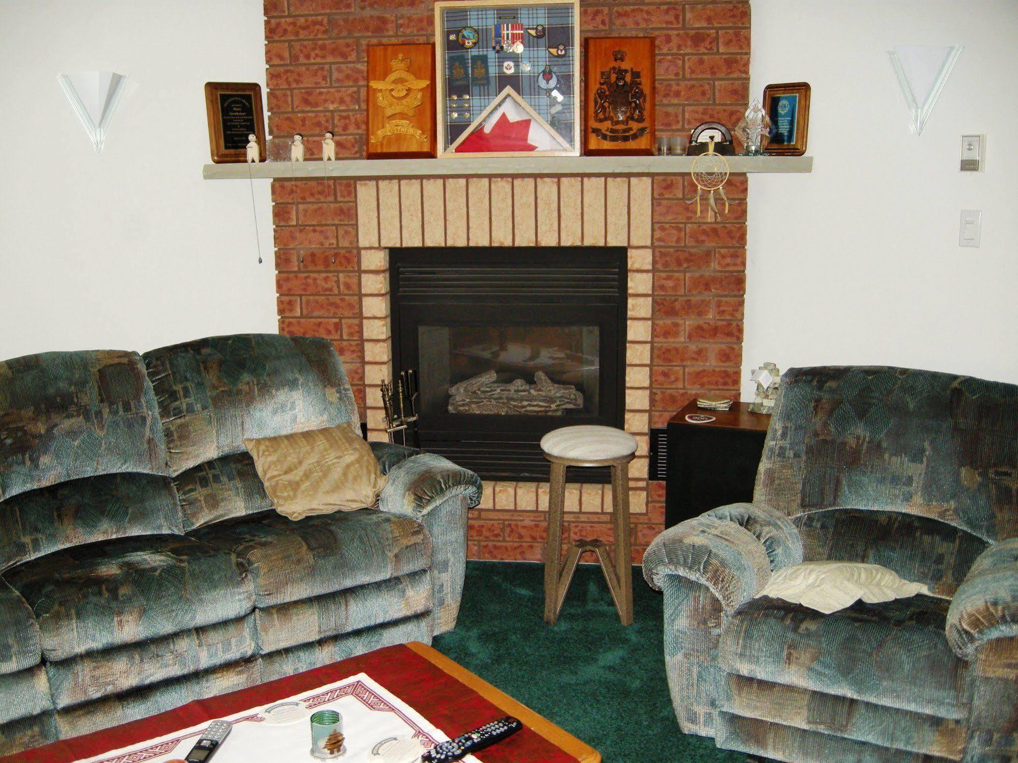 Tucked Inn The Harbour B&B Victoria Harbour Esterno foto