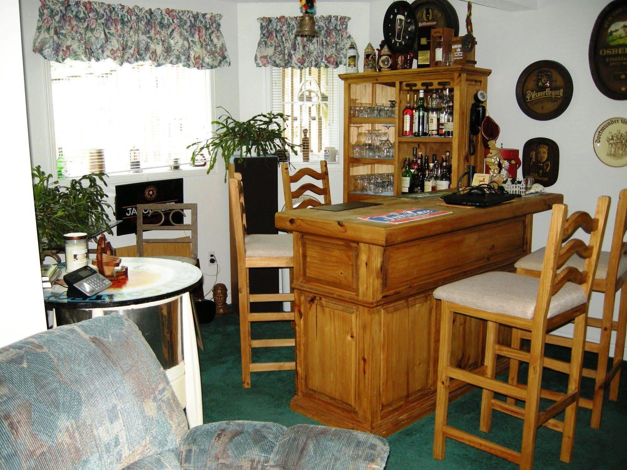 Tucked Inn The Harbour B&B Victoria Harbour Esterno foto